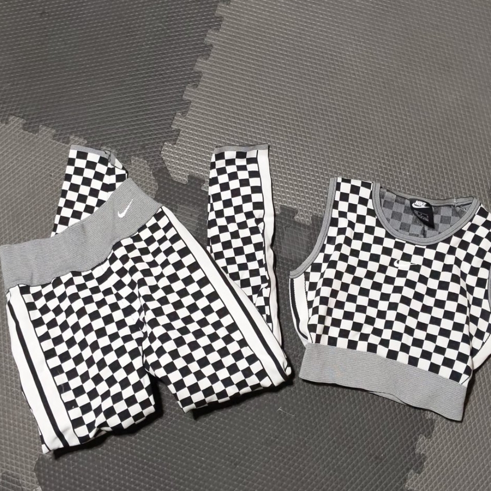 Nike checker set